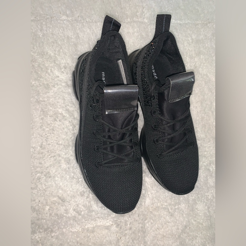 Madden Girl Black Shimmer/ Rhinestone Sneaker NWOT size 7